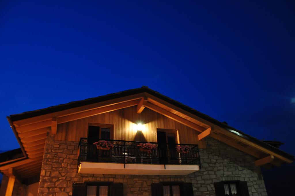 Le Foyer De La Ferme Apartamento Aosta Exterior foto